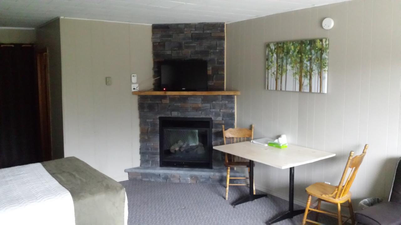 The Spirit Rock Outpost & Lodge Wiarton Buitenkant foto